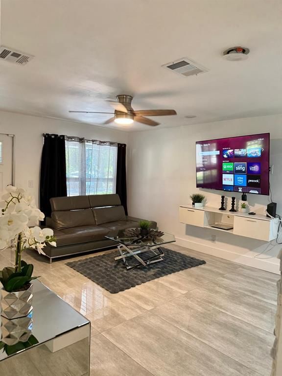 Photo - 5737 Freedom St