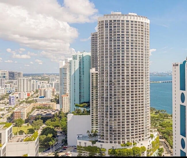 Building Photo - 1750 N Bayshore Dr Unit 5401
