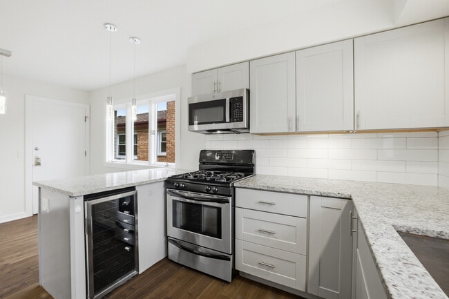 Photo - 6555 W Belmont Ave