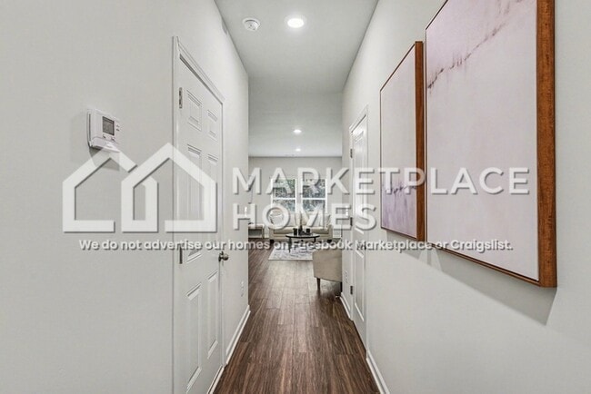 Photo - 476 Oakwood Dr NW