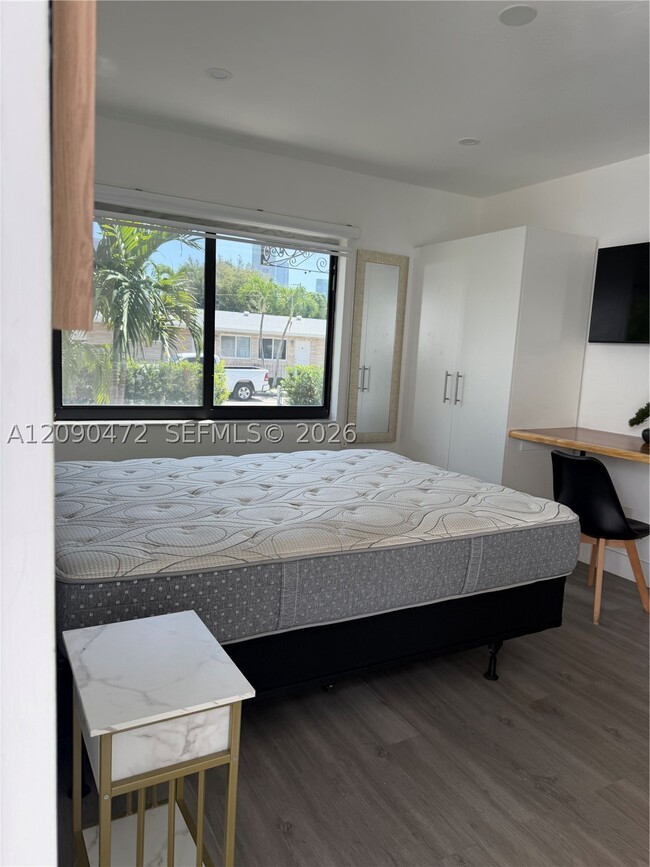 910 SW 8th Ave Unit B
