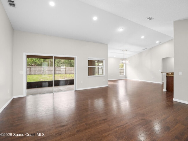 Photo - 567 Consolata Ave NW