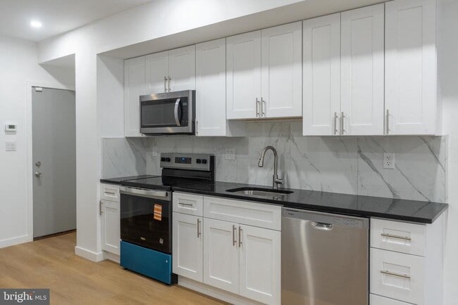 Photo - 3631 Warren St