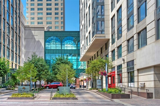 Building Photo - 10 City Pl Unit PH4C