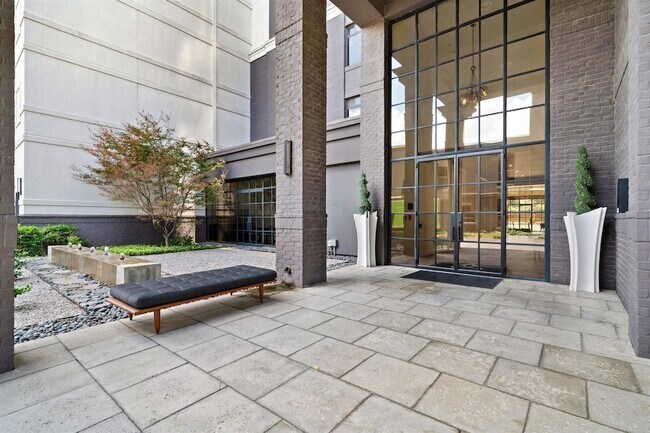 Photo - 717 Riverside Dr