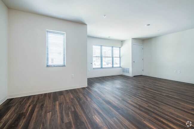 1BR, 1BA - 785SF - School House Yards