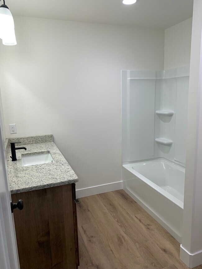 Photo - 1723 Dollys Way