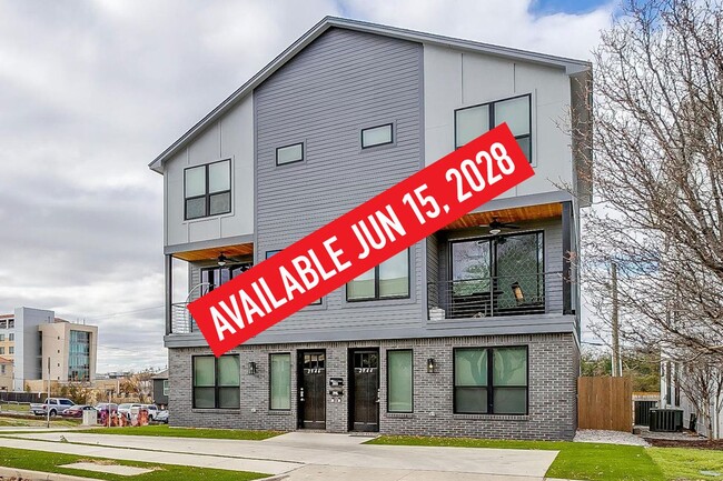Building Photo - 2944 Forest Park Blvd Unit 2944 FP-2028
