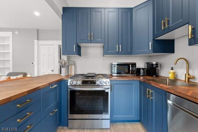 32 Willowdale Ave Unit 2