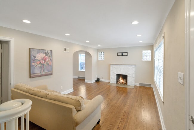 Photo - 8729 Bridgeport Ave