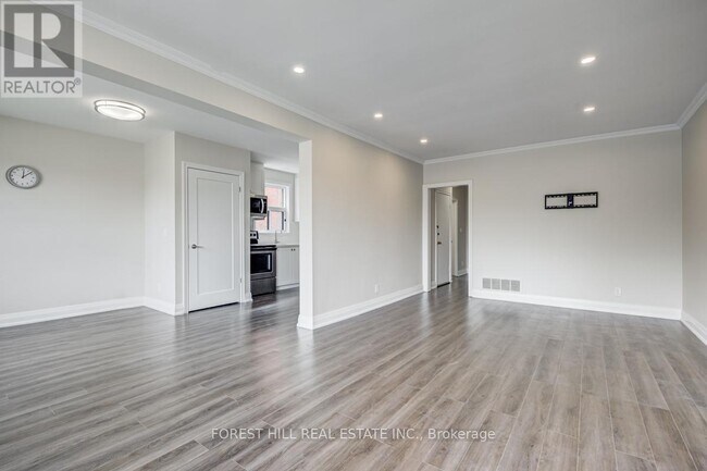 Photo - 11 Markdale Ave