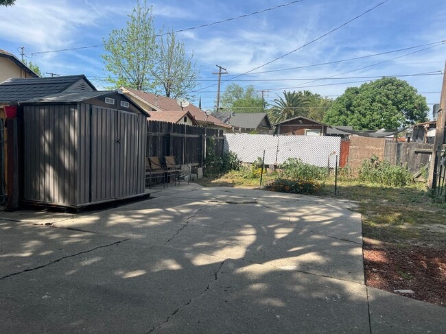 Photo - 404 Thrasher Ave Unit B