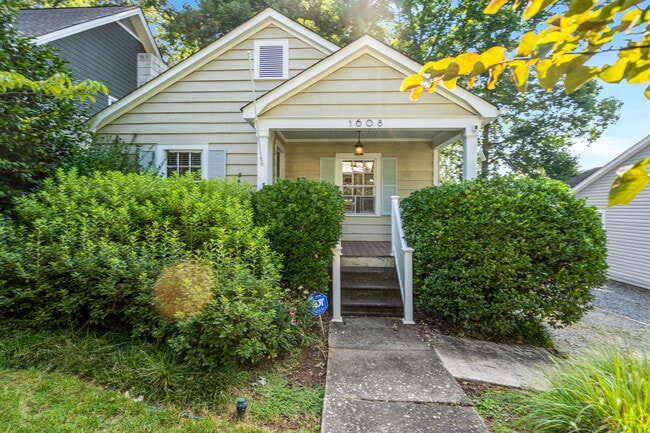 Photo - 1608 Onslow Dr House