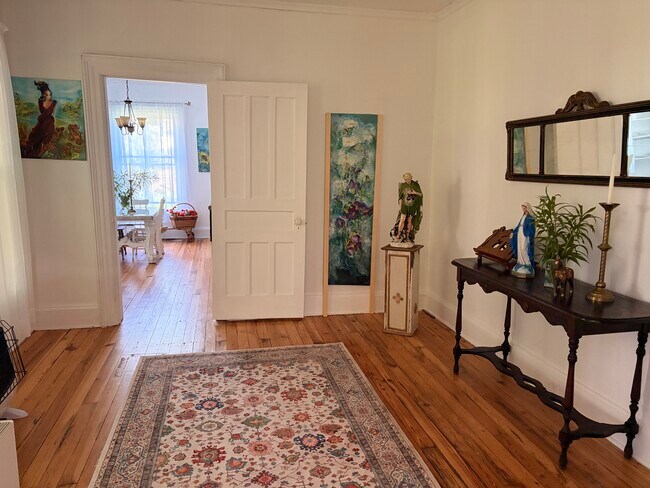 Photo - 618 E Gansevoort St