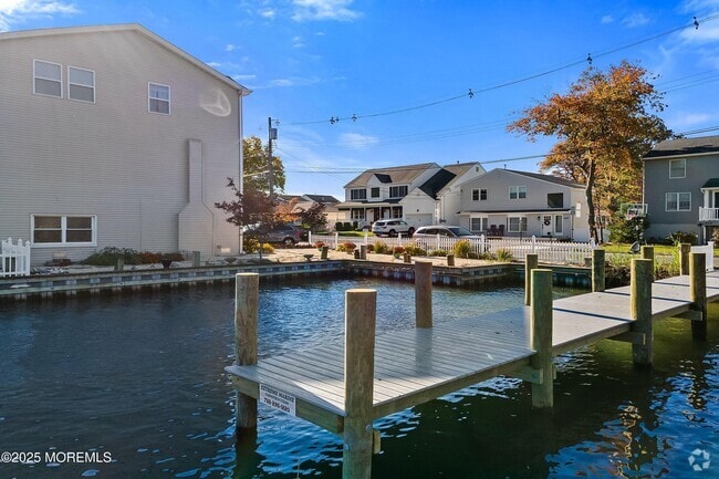 Building Photo - 1850 Shore Blvd Rental