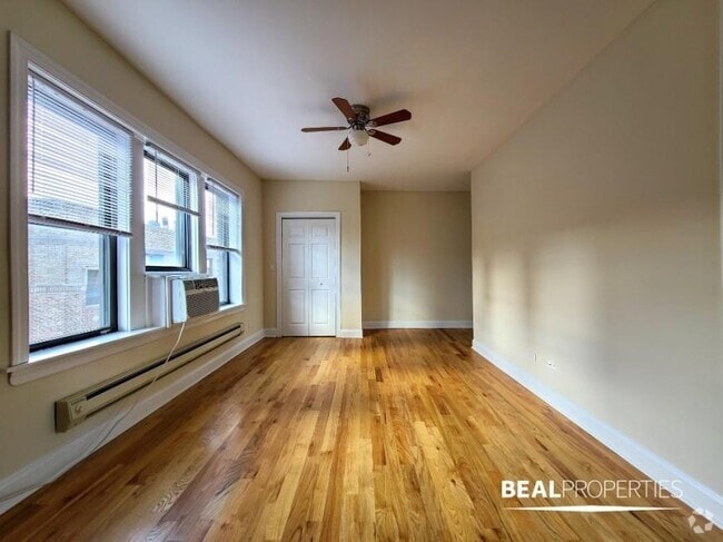 Building Photo - 1 bedroom in CHICAGO IL 60613 Unit W3 Rental