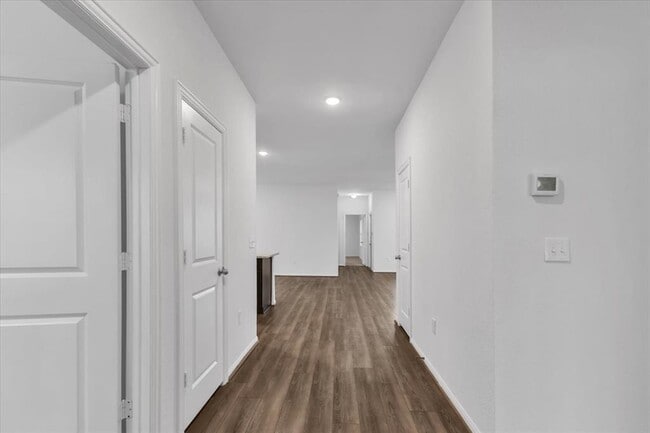 Photo - 209 Oldbridge Dr