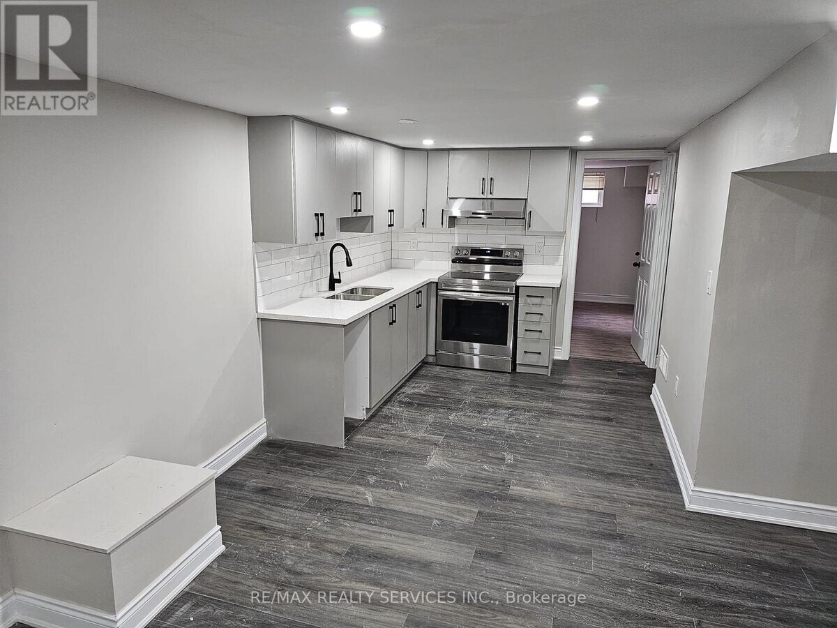 Photo - 1798 Trafalgar St