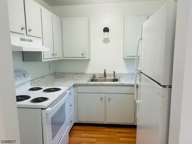 7 Hillside Ave Unit 1
