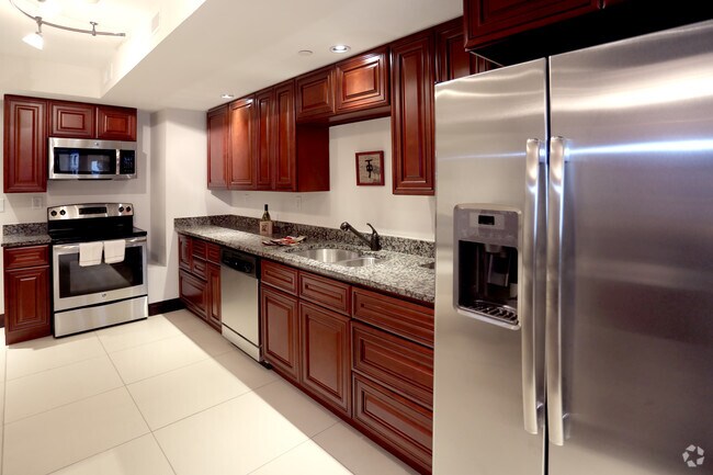 2BR, 2BA - 1349 SF
