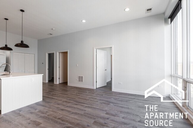 Photo - 2247 W Lawrence Ave