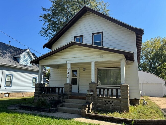 Building Photo - 3 Bedroom Single Family Home located in Be...