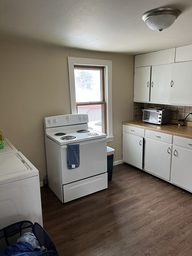 Kitchen - 203 S Whiton St