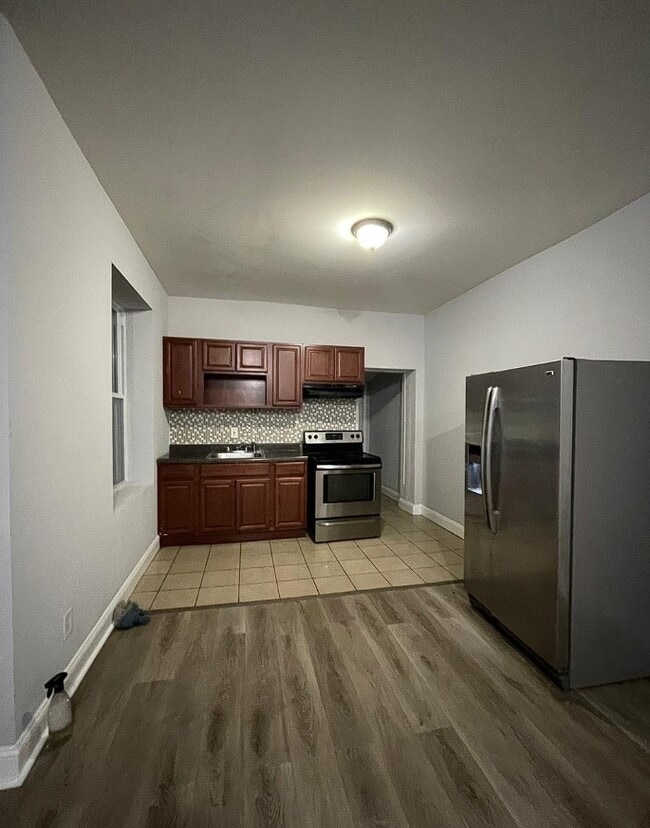 Photo - 628 N 55th St