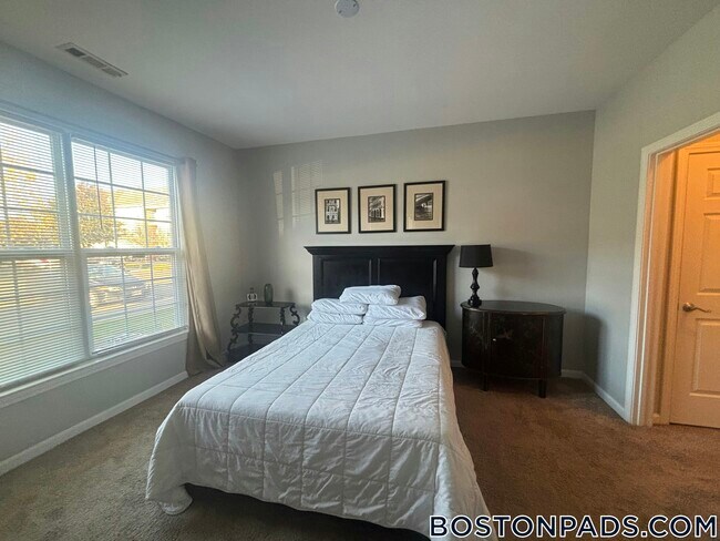 Photo - 311 Lowell St Unidad 1217