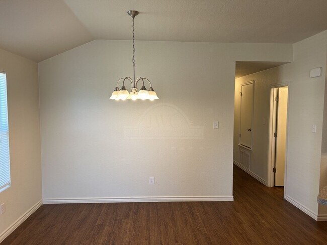 Photo - 1501 Justin Lp