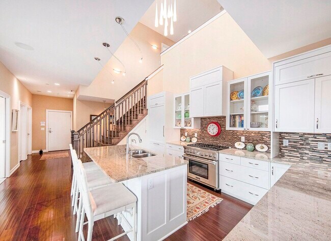 Photo - 121 W Kingsley St Unidad 502