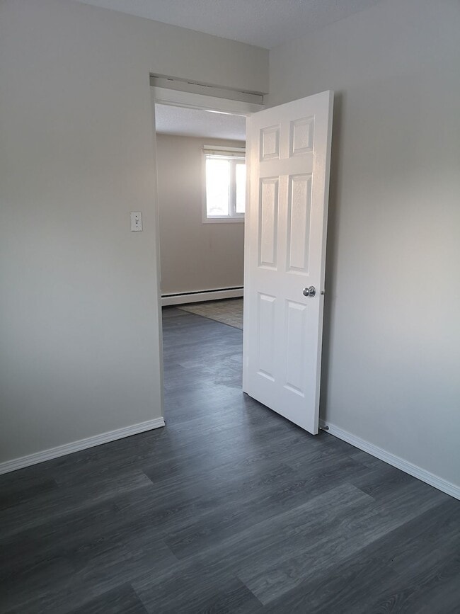 Photo - 10730 84 Av NW Unit Sherwood Glen
