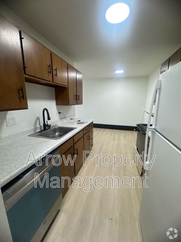 Building Photo - 215 E Arbor Ave Rental