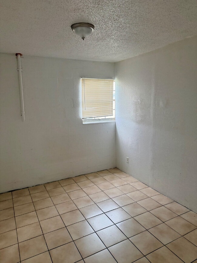 Photo - 4 Bedroom 1.5 Bathroom House For Rent