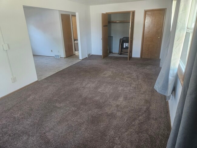 Photo - 511 E Main St Unit Upper Apartment
