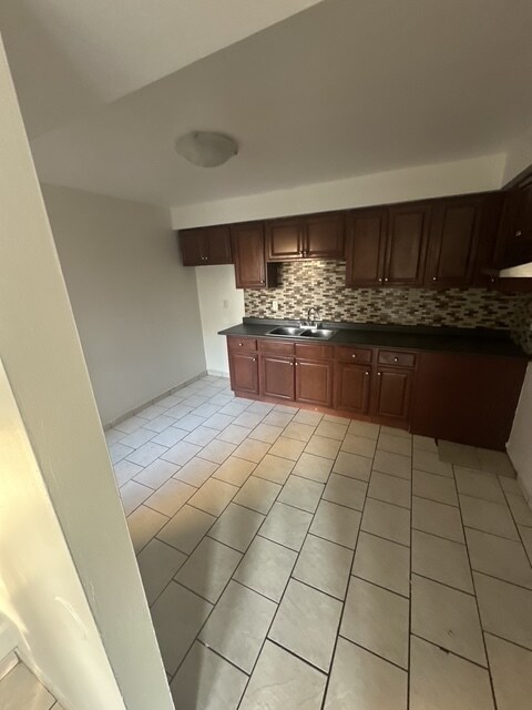 Photo - Large 3 Bedroom Townhouse Available Unité 42