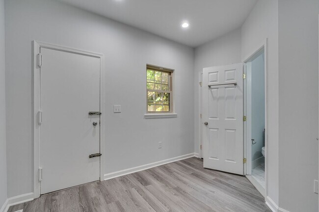 Building Photo - Brand New Luxury Temple Apartments Unit 1