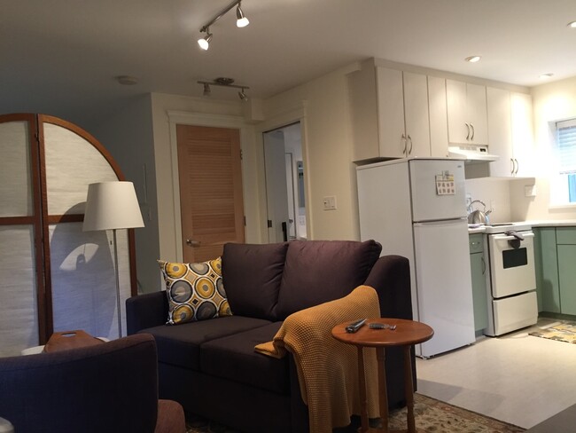 Photo - 1940 William St Unit Ground floor