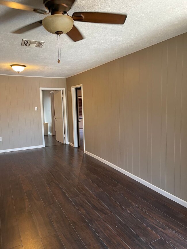 316 W Ave C