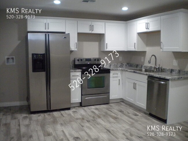 Building Photo - 3132 E Glenn St