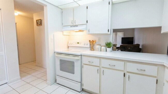 Photo - 505 NW 177th St Unidad 210