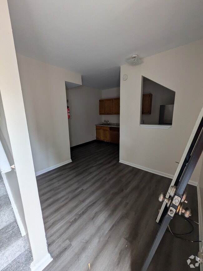 Building Photo - 831 Kirkwood St Rental