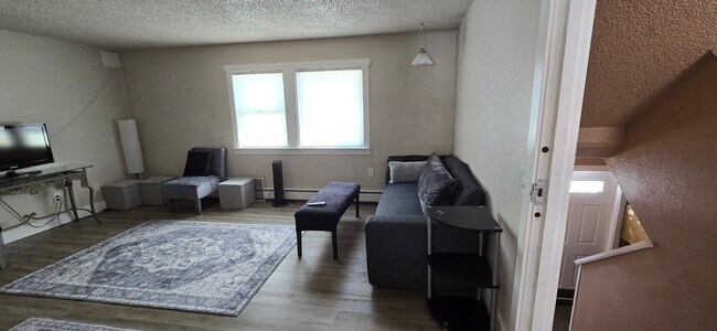 1208 Denali St Unit 4