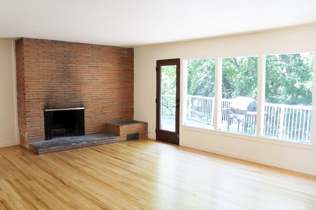 Photo - 1015 NE Duncan Ln