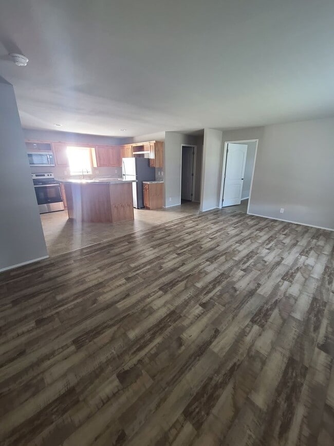 Photo - 3 bed 2 bath with garage