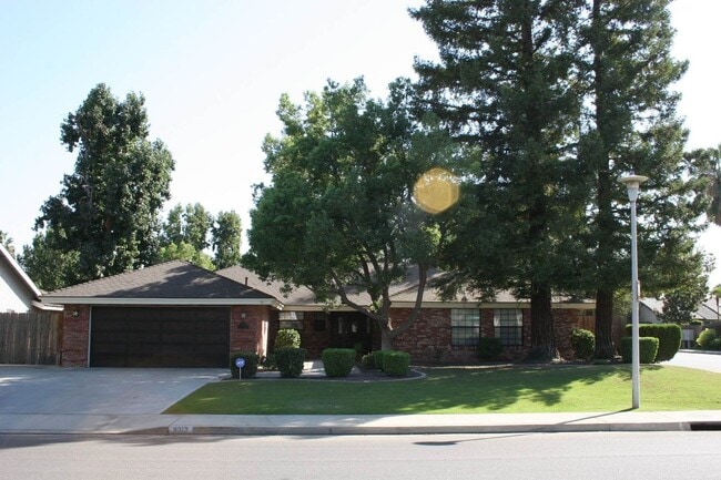 Building Photo - 9313 Laurel Oak Way