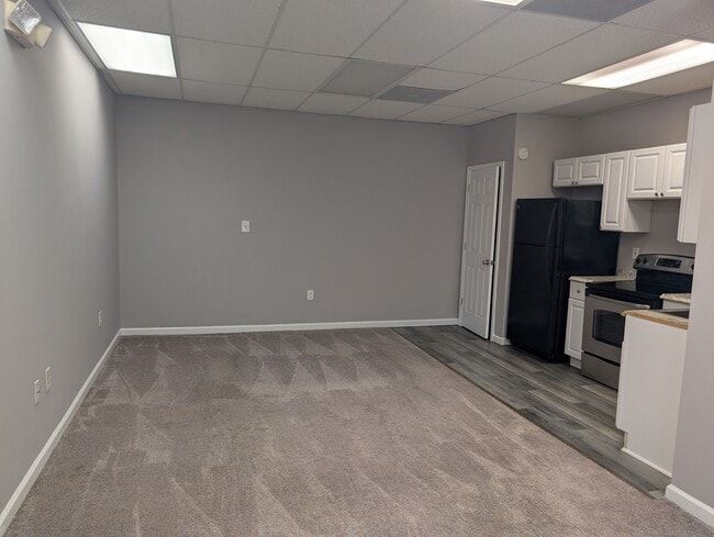 Building Photo - 5419 Deale Churchton Rd Unit 208