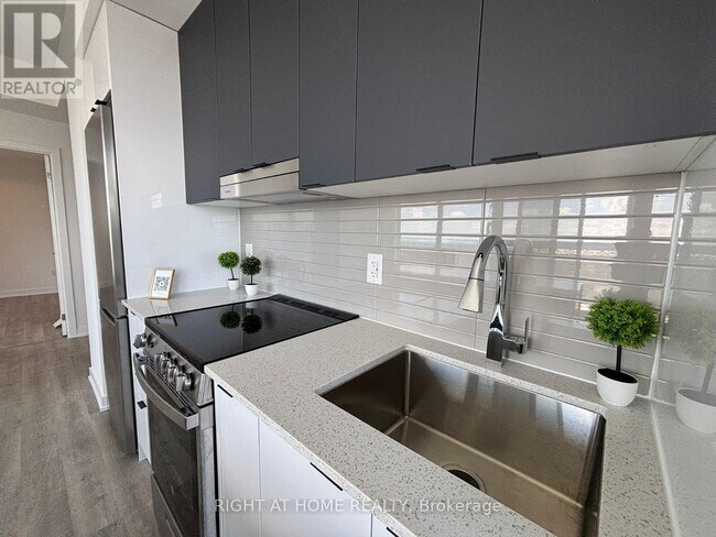 Photo - 5105 Hurontario St Unit 2905