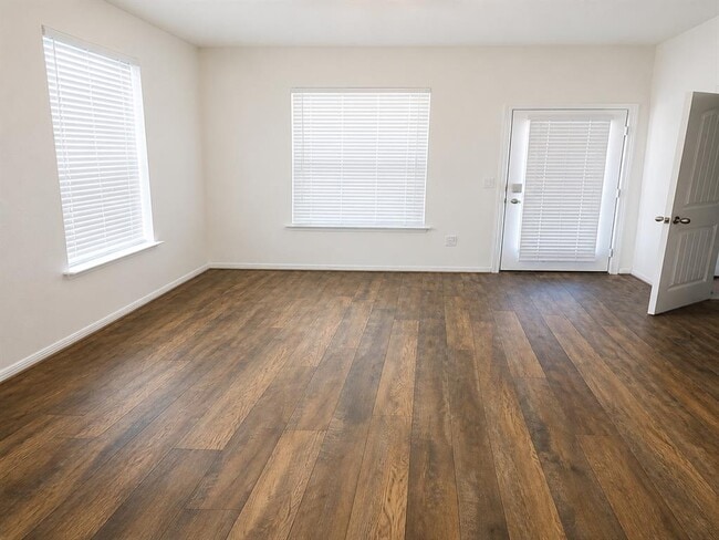 Photo - 617 Cortona Ln