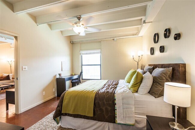 Photo - 2408 Leon St Unit 302